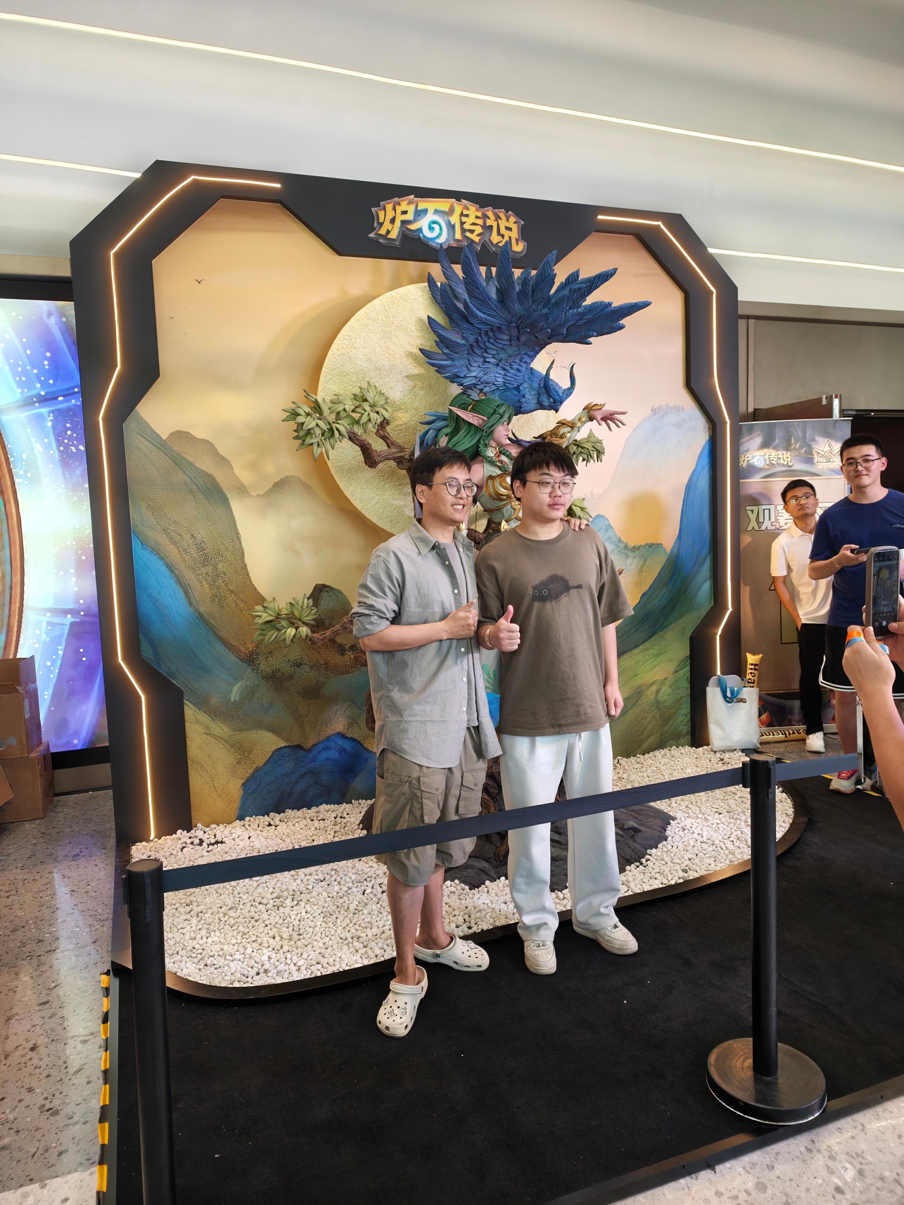 炉石传说 全是白鸭，一口一个吹哥的叫，线下一个黑鸭也没有！！！ 
