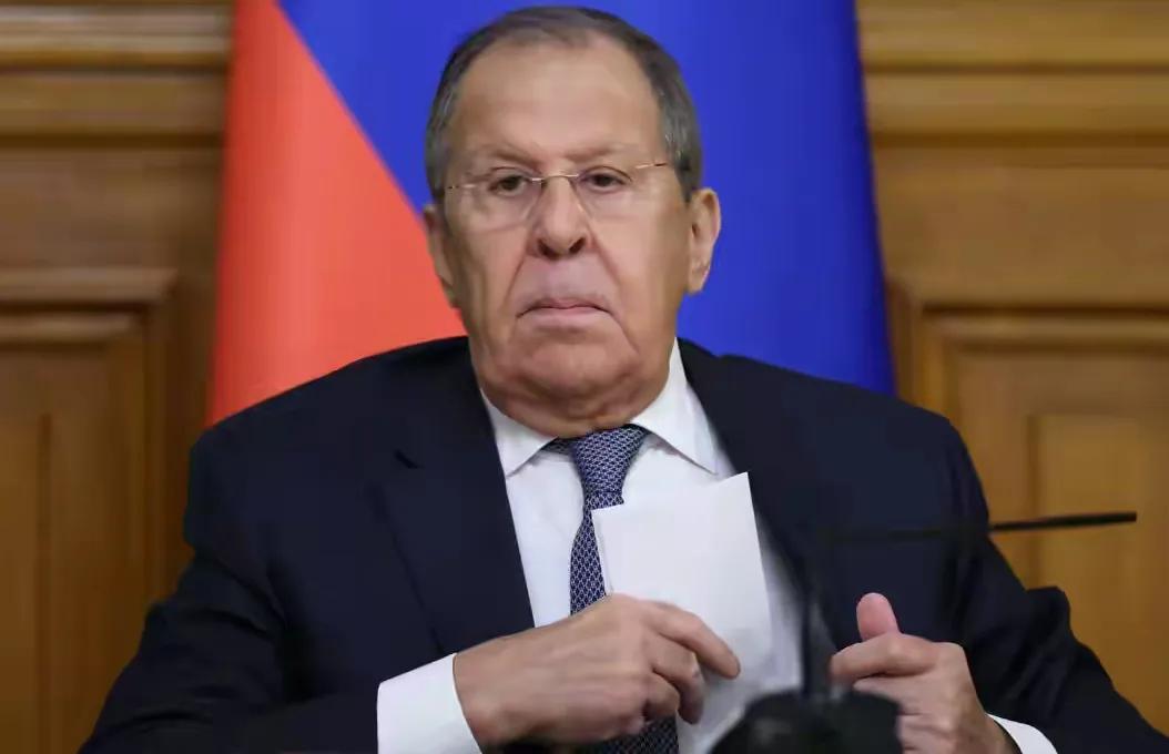 外交圈最近炸开了锅！俄罗斯外长拉夫罗夫被传要“下岗”，克里姆林宫连夜发声明辟谣，