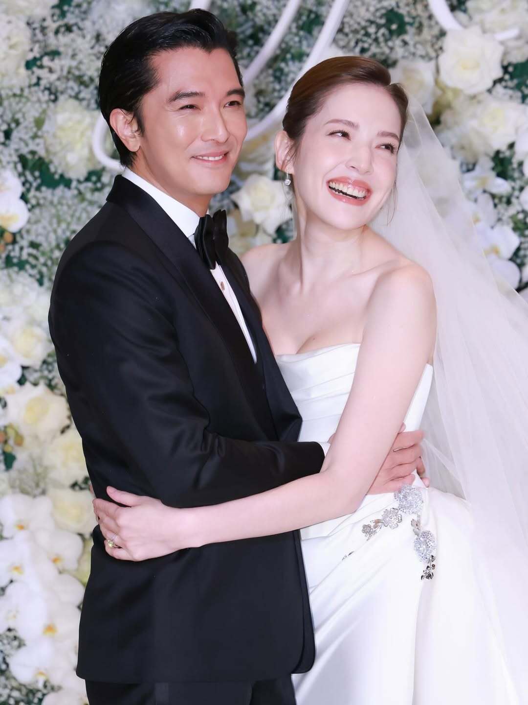 许玮甯邱泽婚礼和好友小鬼冥诞同日40+举办婚礼的他们，除了偶像剧般的高颜值，有种