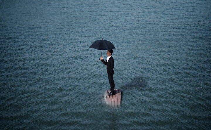 《思考，绝不可能带人走出情绪困境》几乎每个人都有过这样的经历：深陷焦虑、内耗、低