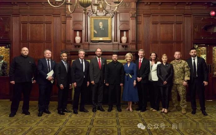 昨天发文时，泽连斯基就已离开英国，抵达华盛顿后，除了参加已故参议员林赛·格雷厄姆