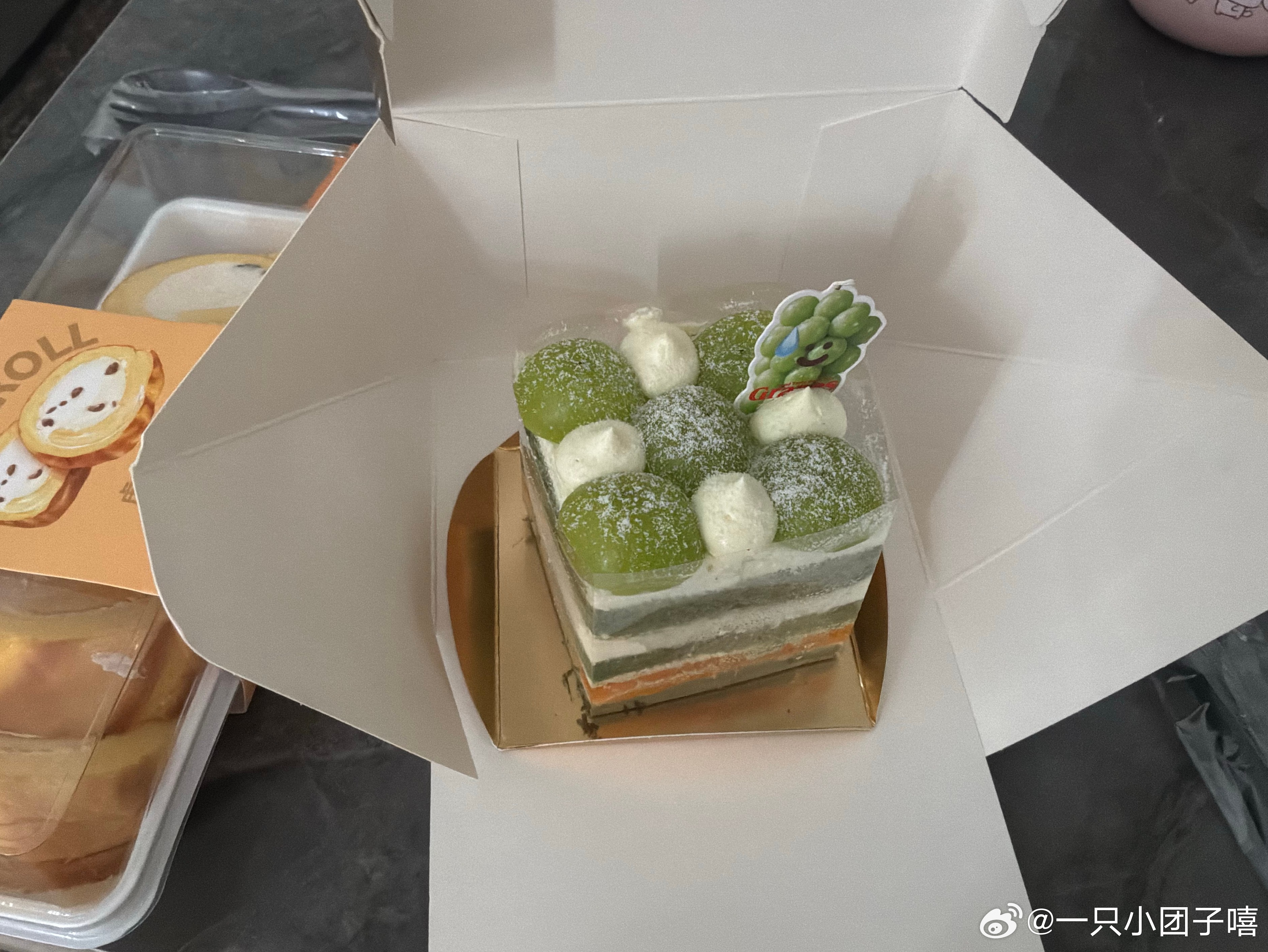 吃块小蛋糕🍰所有的不愉快都会烟消云散[么么哒][么么哒] ​​​