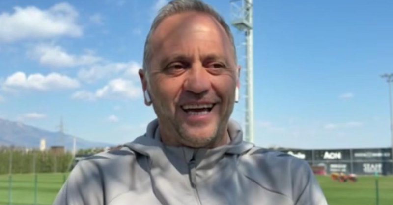 加洛表示："埃斯波西托是意大利最具攻击性的前锋。他应该成为蓝衣军团的首发球员。"