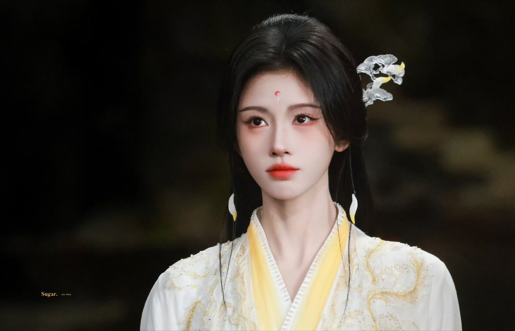 鞠婧祎稀有图 鞠婧祎×露芜衣（九尾狐）站姐图🈲二改拿图👍🏻➕🍎 