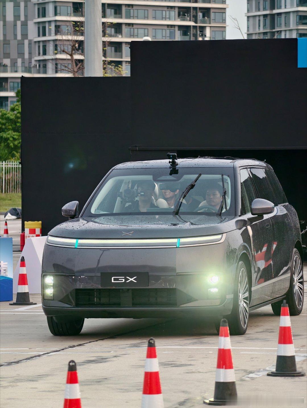 连朱广权都来试驾小鹏GX了，我在想他在车里会不会就成纠正何小鹏的湖北口音新科技旗