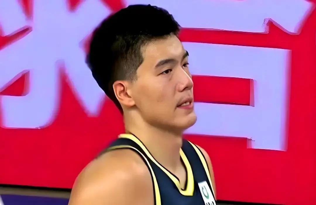 杜锋的阳谋，是直接告诉你我要赢你。
 
对手翻遍录像，拆解萨林杰的每个单打。然后