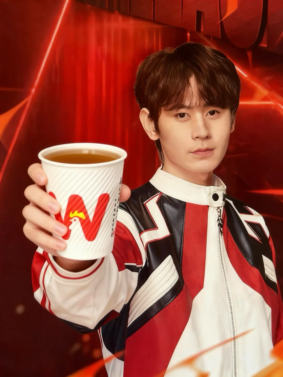 无畏给我递了一杯小吊梨汤！该怎么接？