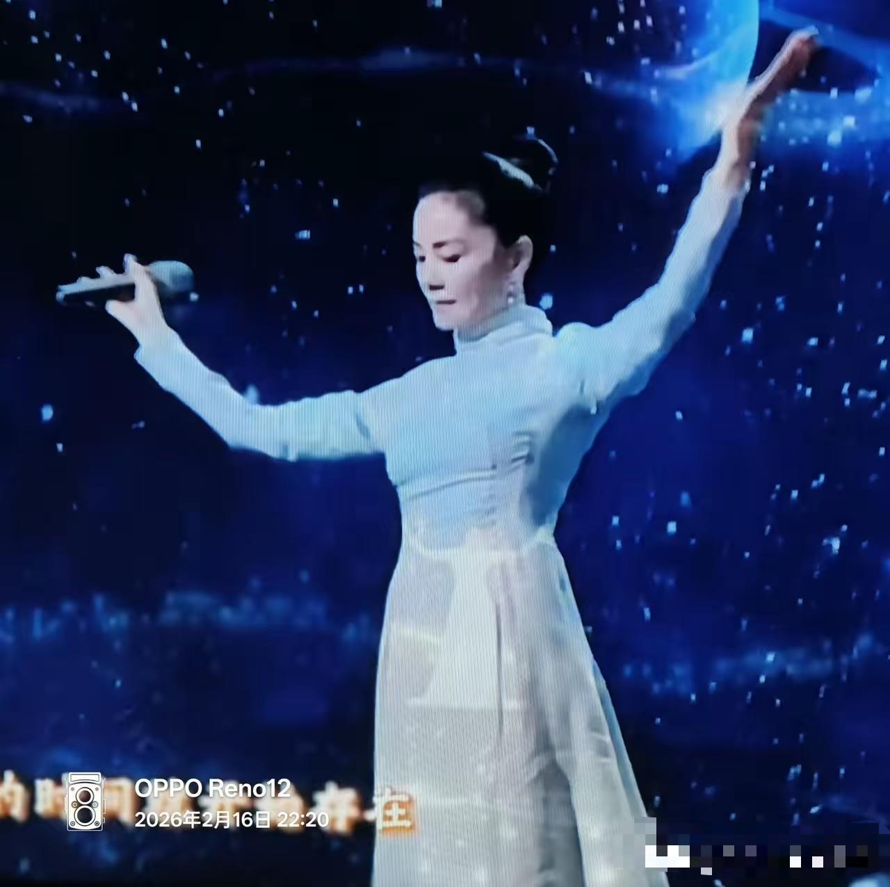 法拉利老了还是法拉利。这个妆确实画的不怎么样，显老好几岁。至于这首歌因为太小众，