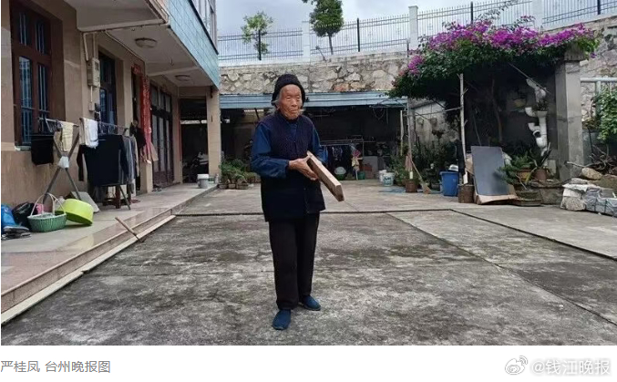 【浙江#110岁奶奶7个长寿习惯坚持一辈子#】#浙江110岁奶奶无三高自己做饭遛