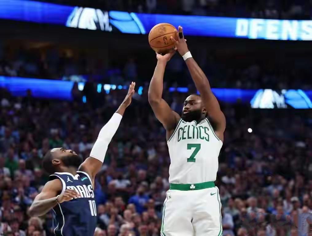 细思极恐，原来NBA东部居然隐藏着三位被队友耽误了的巨星。

1，杰伦布朗
上赛