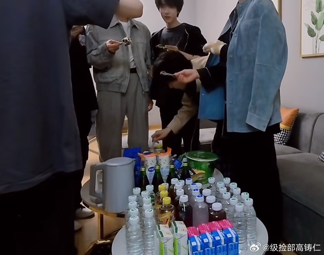 看着这几排东西我重点楼丝居然喝过那么多东西 