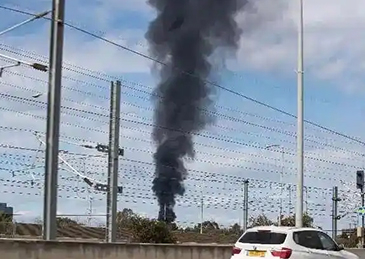 【#有中国公民在美以袭击中受伤#，外交部提醒中国公民暂勿前往伊朗周边地区】据领事