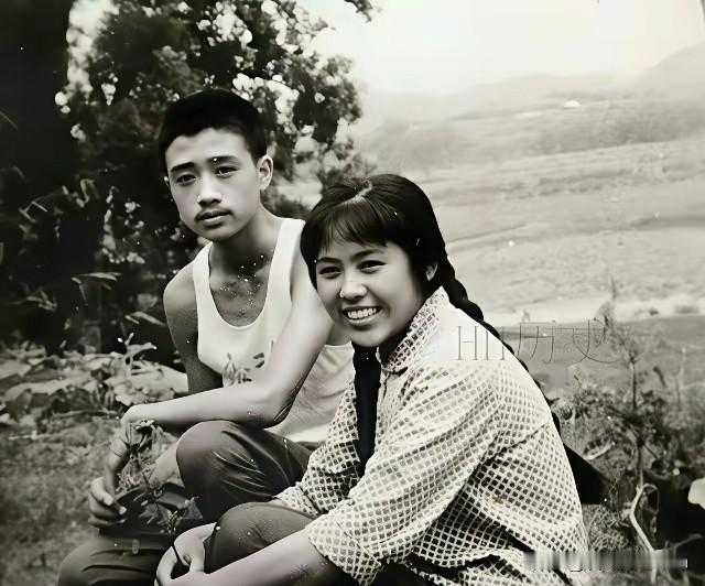 1969年，一对上海知青夫妇，于吉林延边插队时，在当地孤寡老人李阿妈家里，一起生