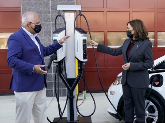 美国竟又推出新规，使用中国电池的美国电动汽车，将不享受免税？
美国政府宣布一项新