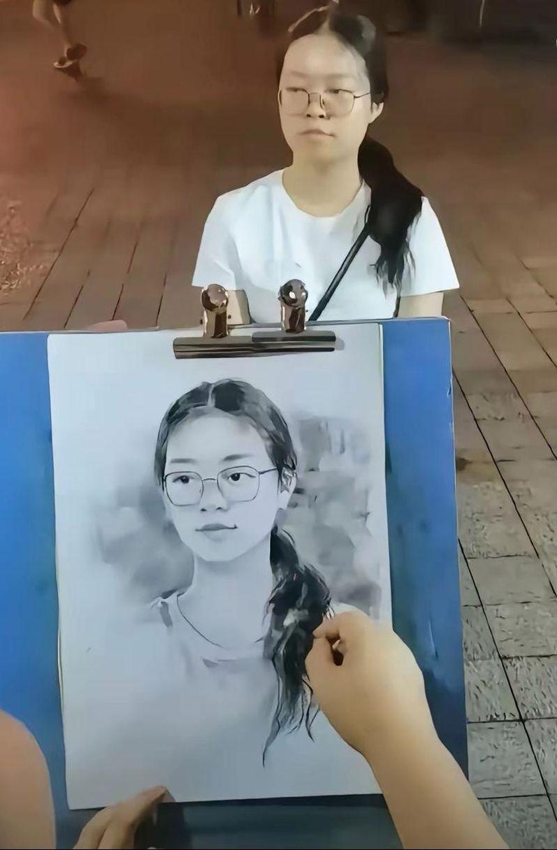 你没看他画的像，像我吗？
