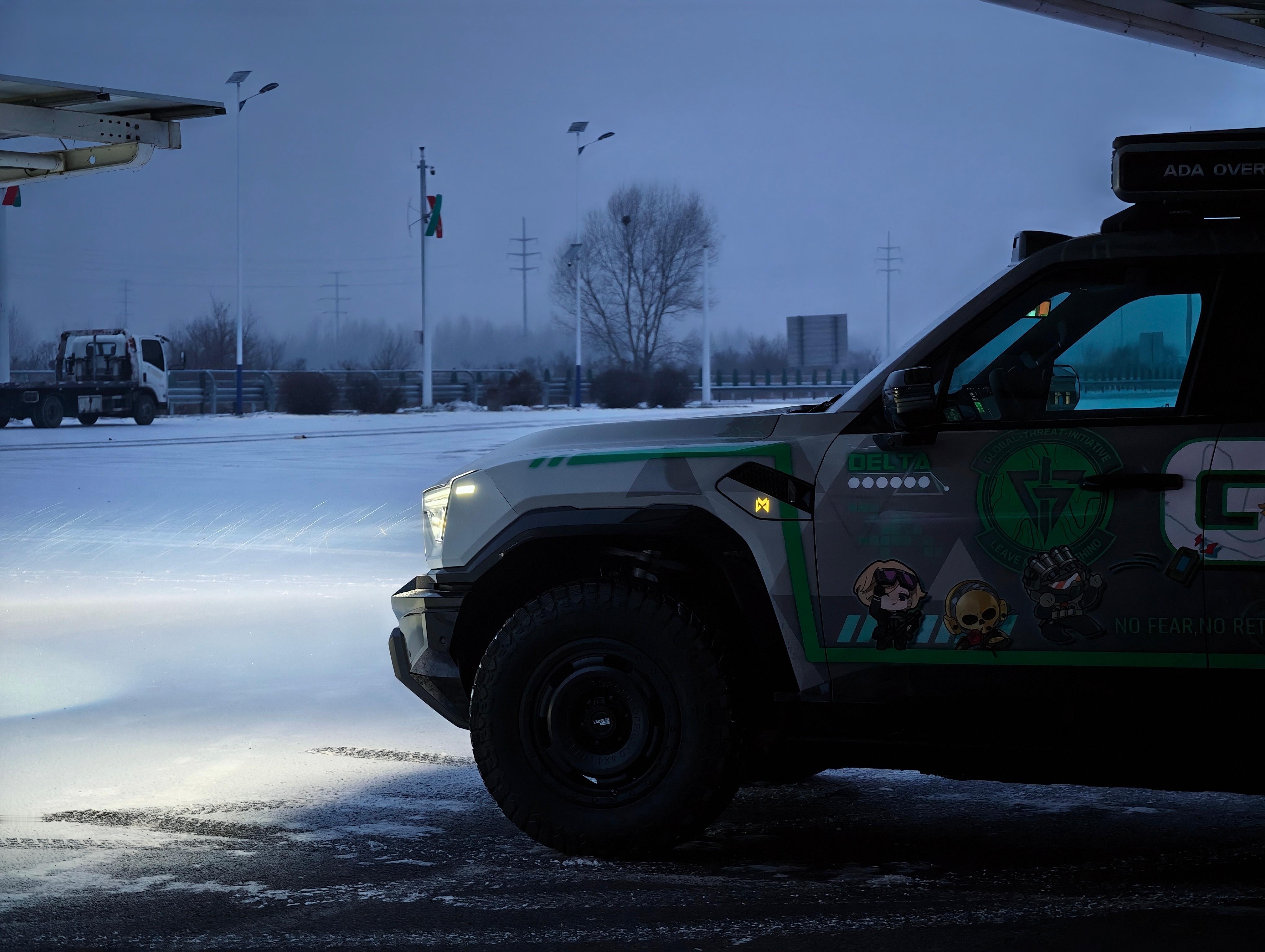 高纬度蓝调真的是太绝了真的很想搬到东北来……佑酱和她的小汽车佑酱的猛士m817大