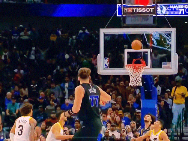 半场三双，东契奇今天是欢乐的小胖子。