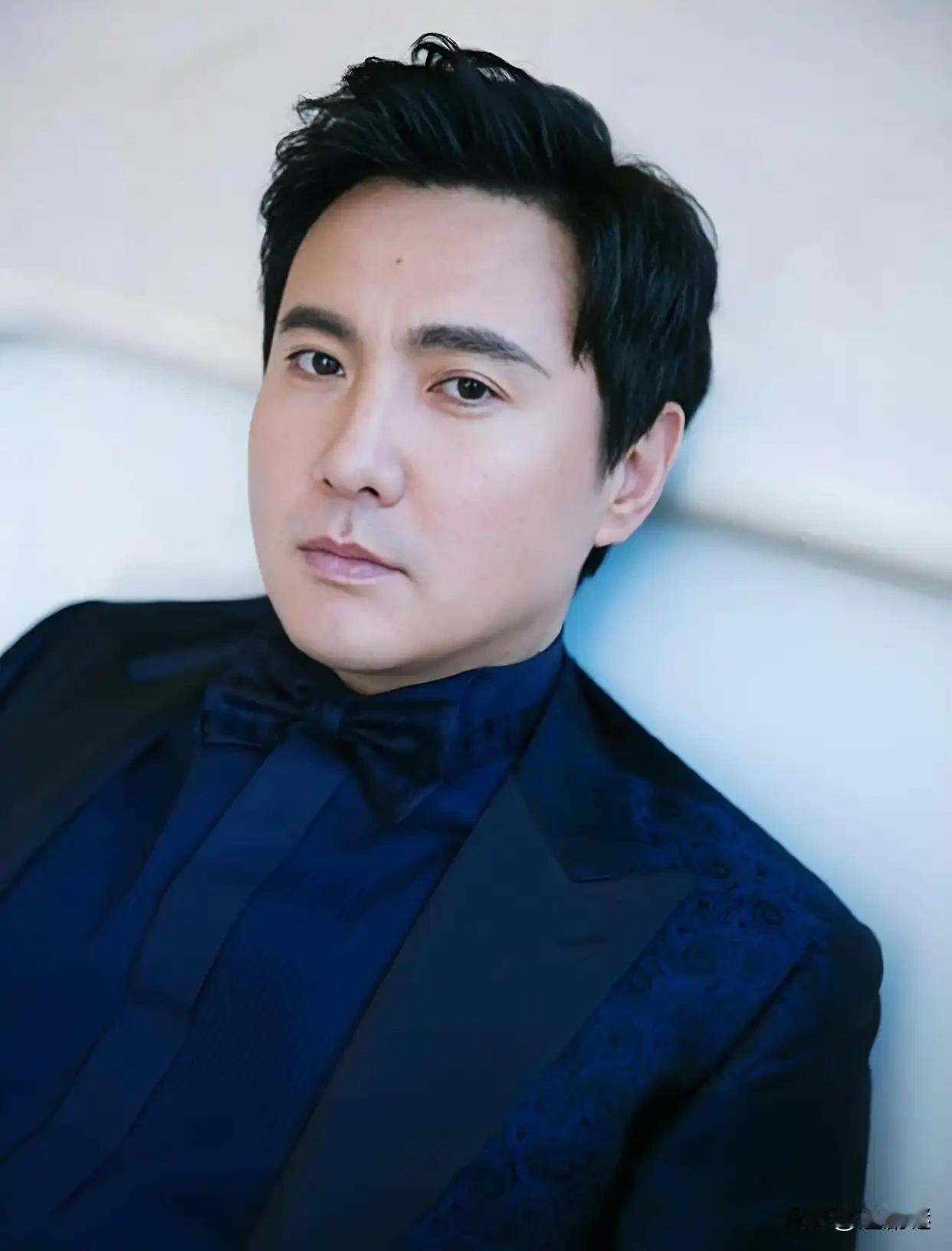 沈腾的忘词是出了名的，但只要他不说，别人还以为原来就是这样设计的，反倒是成了看点