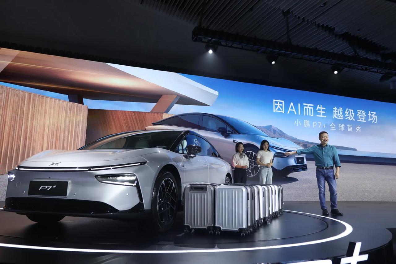 小鹏P7+亮相，号称是全球首款AI汽车

全系标配智驾，软件不收费，不订阅
行业