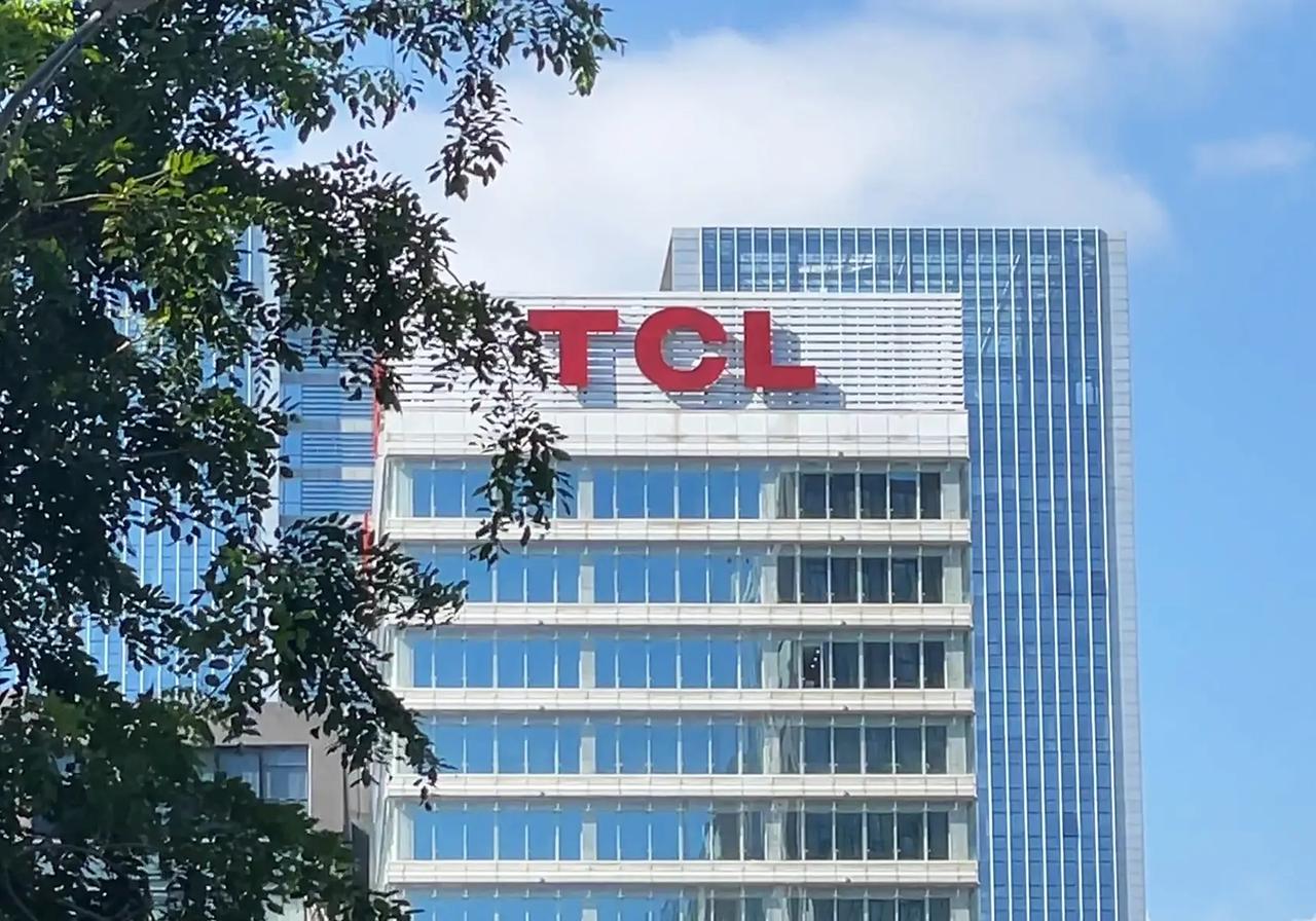 8月24日，TCL电子在港交所发布公告称，正考虑以实物分派方式分拆旗下光伏业务板