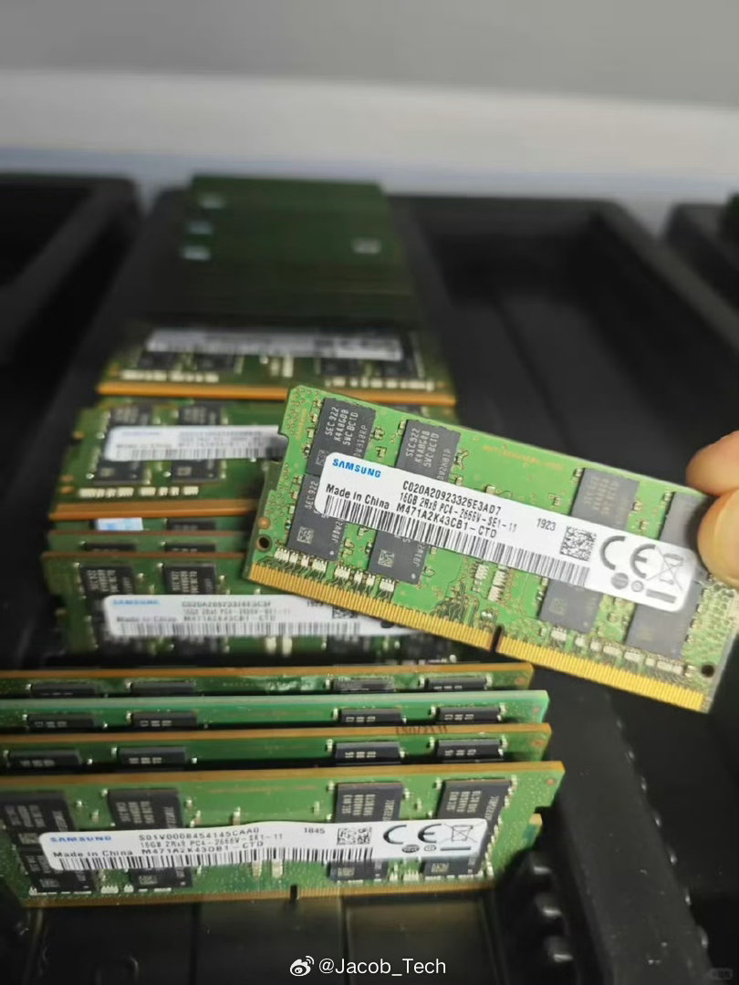 32G内存涨了约3000元我的天…真的太夸张了吧这一直在涨，之前囤内存的真的是很