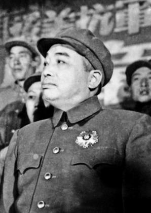 1949年10月15日，中南海菊香书屋，毛泽东亲手操办了一场婚礼。没有彩礼，没有