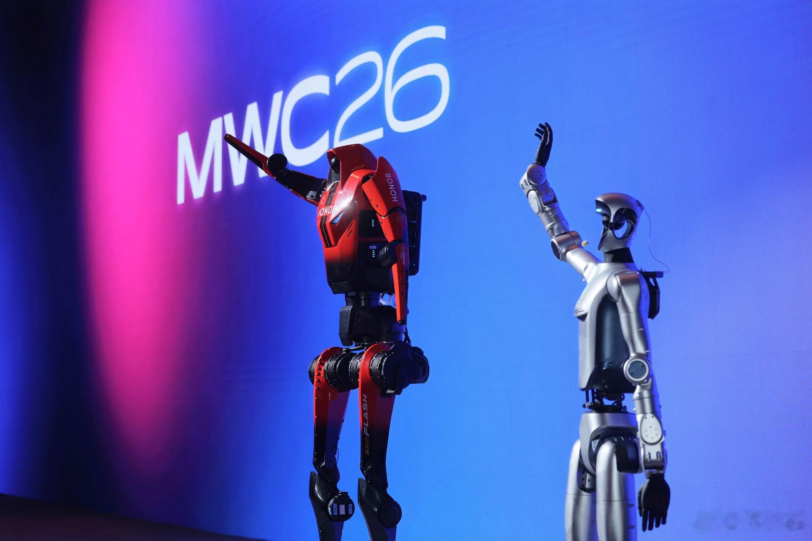 机器人搭档人类主持反差感拉满荣耀机器人MWC26上海MWC26上海开幕式被荣耀的
