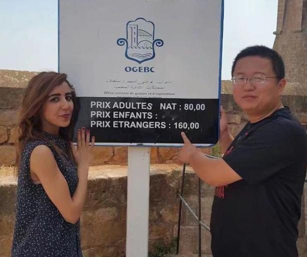 2018年，31岁农村小伙袁鹏，想娶非洲27岁富家女。岳父伸出一指晃了晃，表示彩