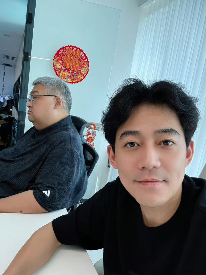 苏醒 老歌手的日常 🐱 醒来说 1+1+1我对福袋的热情全都写在苏醒脸上了​​