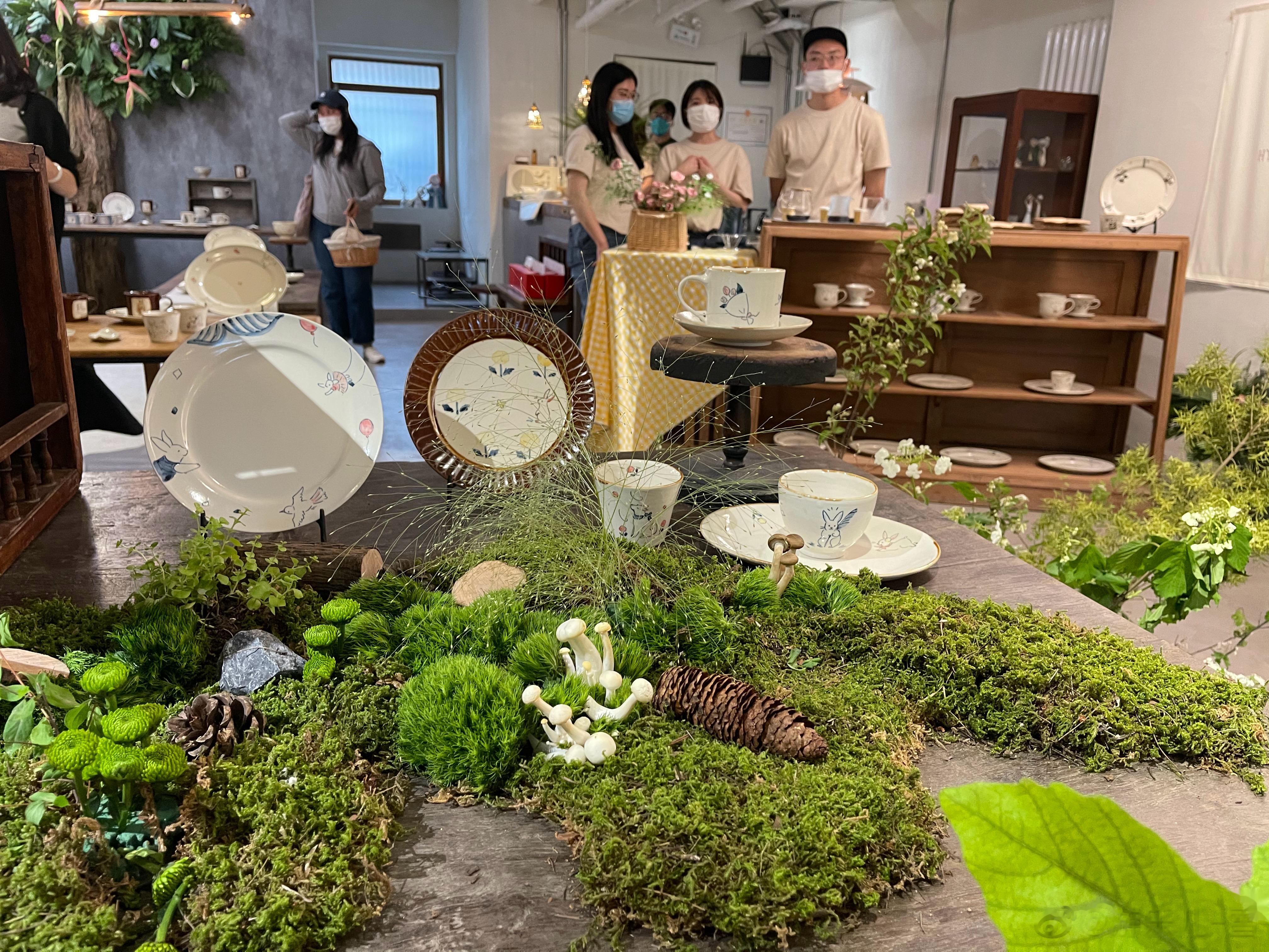 [微风][微风][微风]1.周末去看了餐具展2.给乔乔做了爆米花3.用破壁机做了