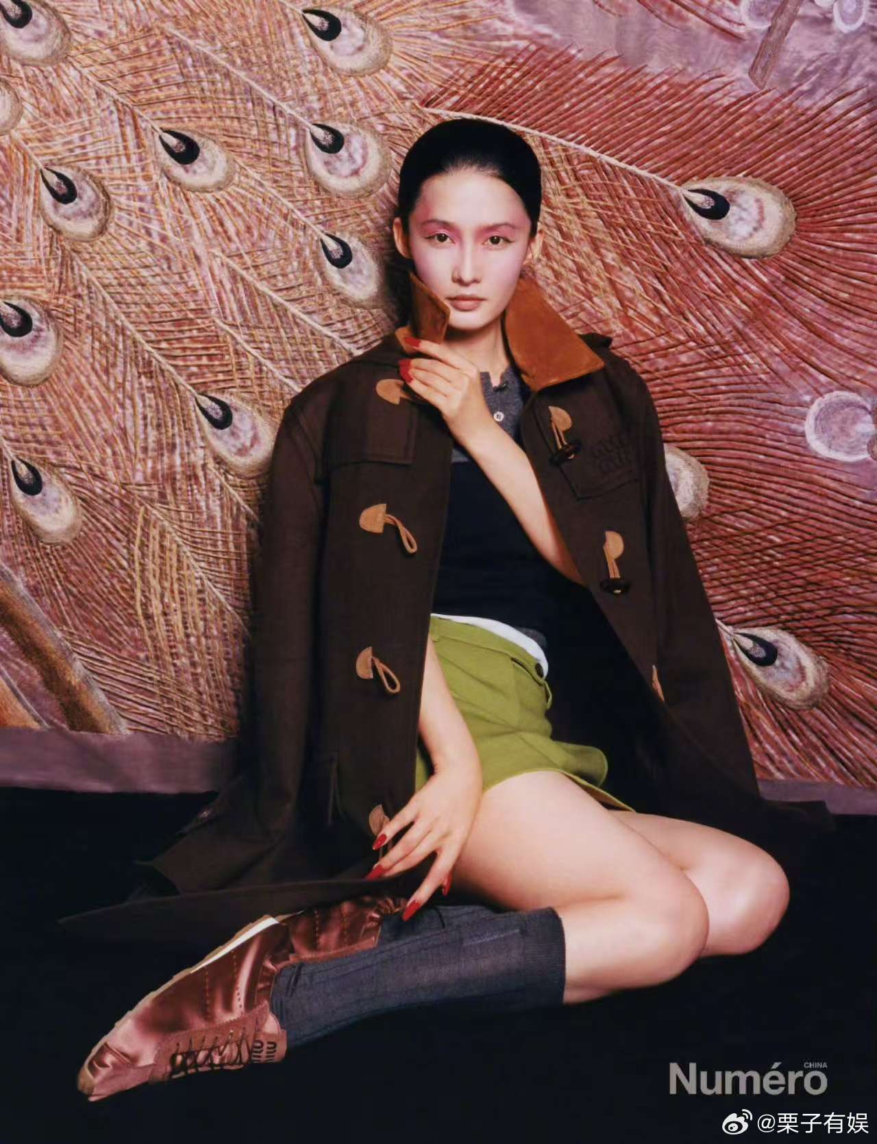 李沁光影如梦笃定如初李沁晒杂志图李沁晒杂志图，光影如梦笃定如初，[抓狂][抓狂]