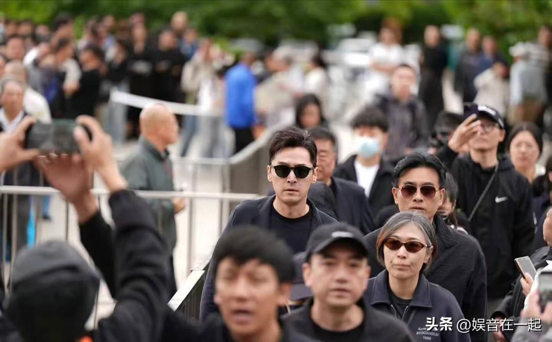 游本昌遗体告别仪式今天在北京八宝山殡仪馆兰厅举行，93岁的老爷子走得安详，睡梦中