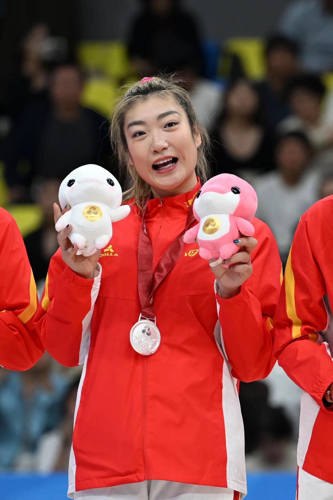 李梦说：“希望每位女篮球员都成为她最好的自己！”

这是我昨天在抖音刷到的一个采