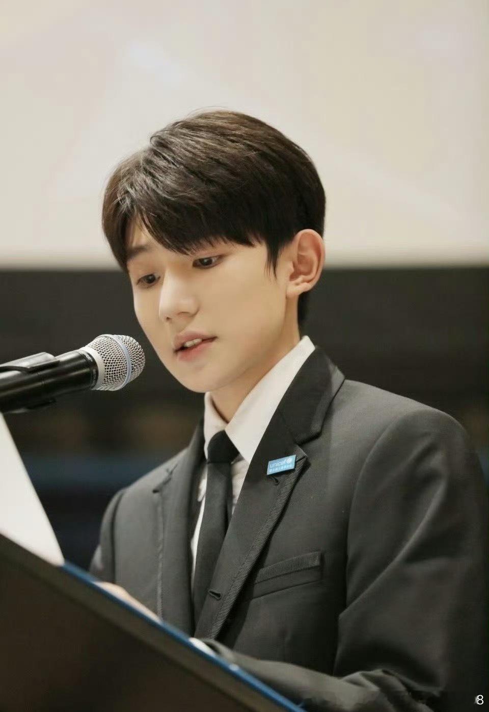 利国利民 德艺双馨的艺术家就是这样的这两张图现在还存着 首个出席联合国最高级别会