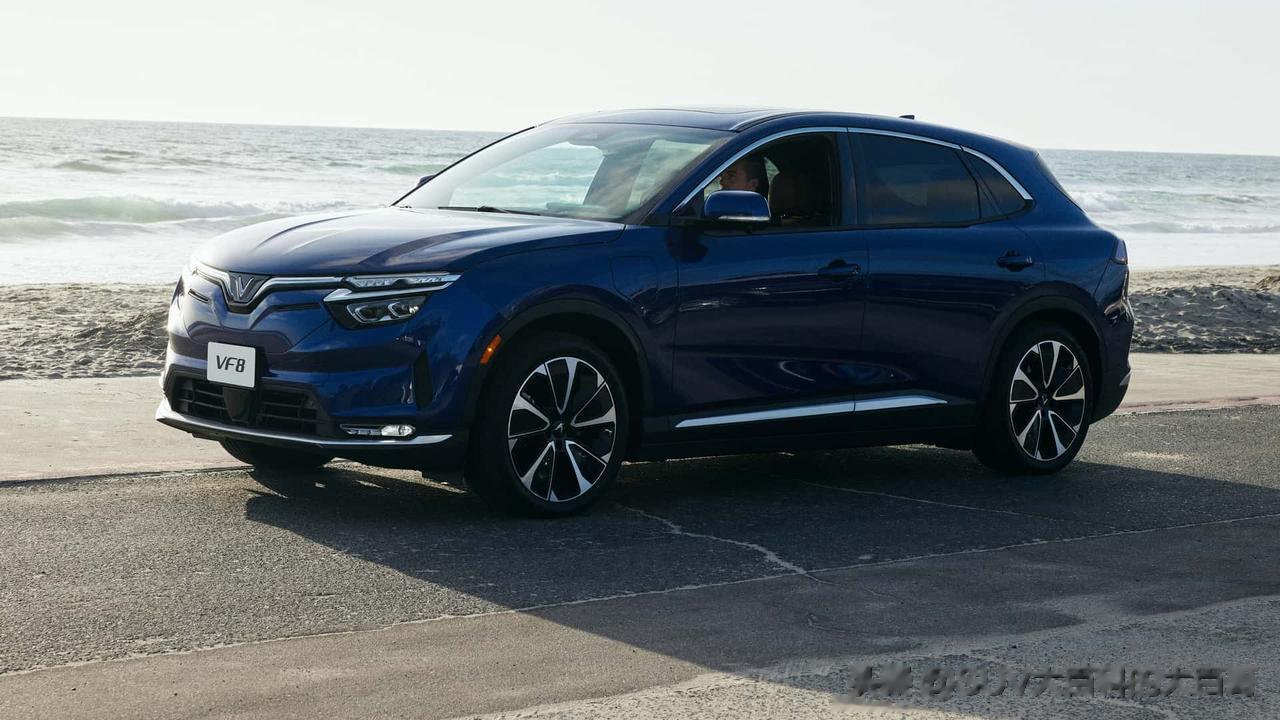 外媒实拍越南新势力Vinfast旗舰SUV——VF8，在美国的售价为5.6万美元
