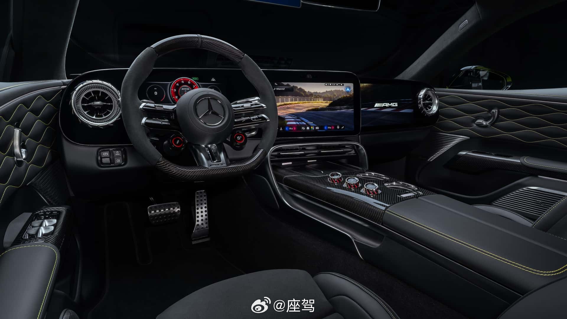 AMG 首席执行官迈克尔·希贝表示将在未来 36 个月内推出超过 27 款新车型