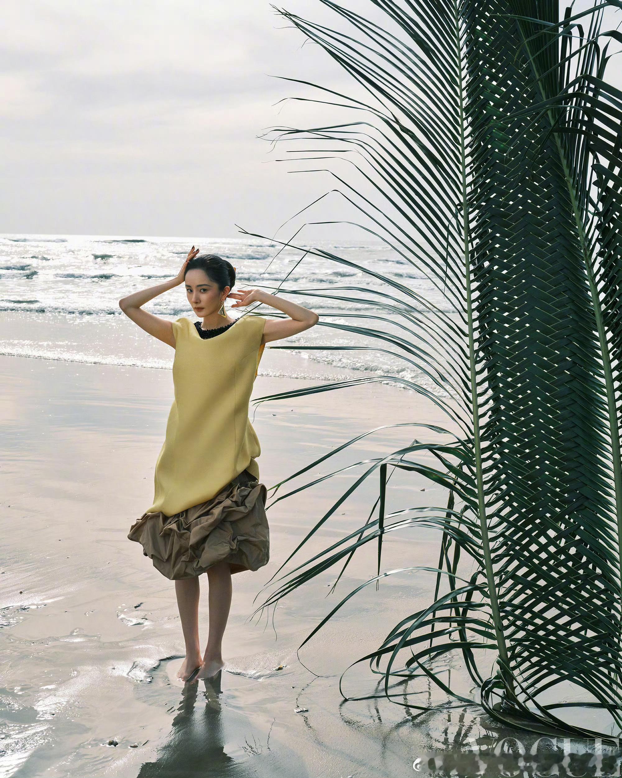 杨幂VOGUE2026开年刊封面杨幂 VOGUE杨幂摄影张家诚