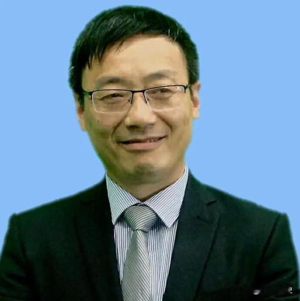 英语，凭啥压过母语？
 
大家都看到了网传的真实对比，日本高中生英语词汇要求仅1