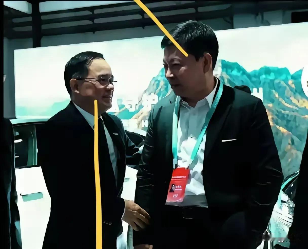 长安的朱总开始体会到与华为合作带来的巨大成功，看他紧紧握着老余的手，满脸难以言表