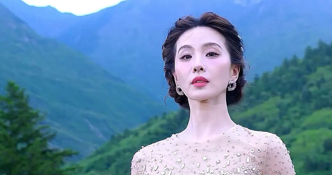原来她不拍戏的时候眼睛也这么无神啊超绝三眼皮