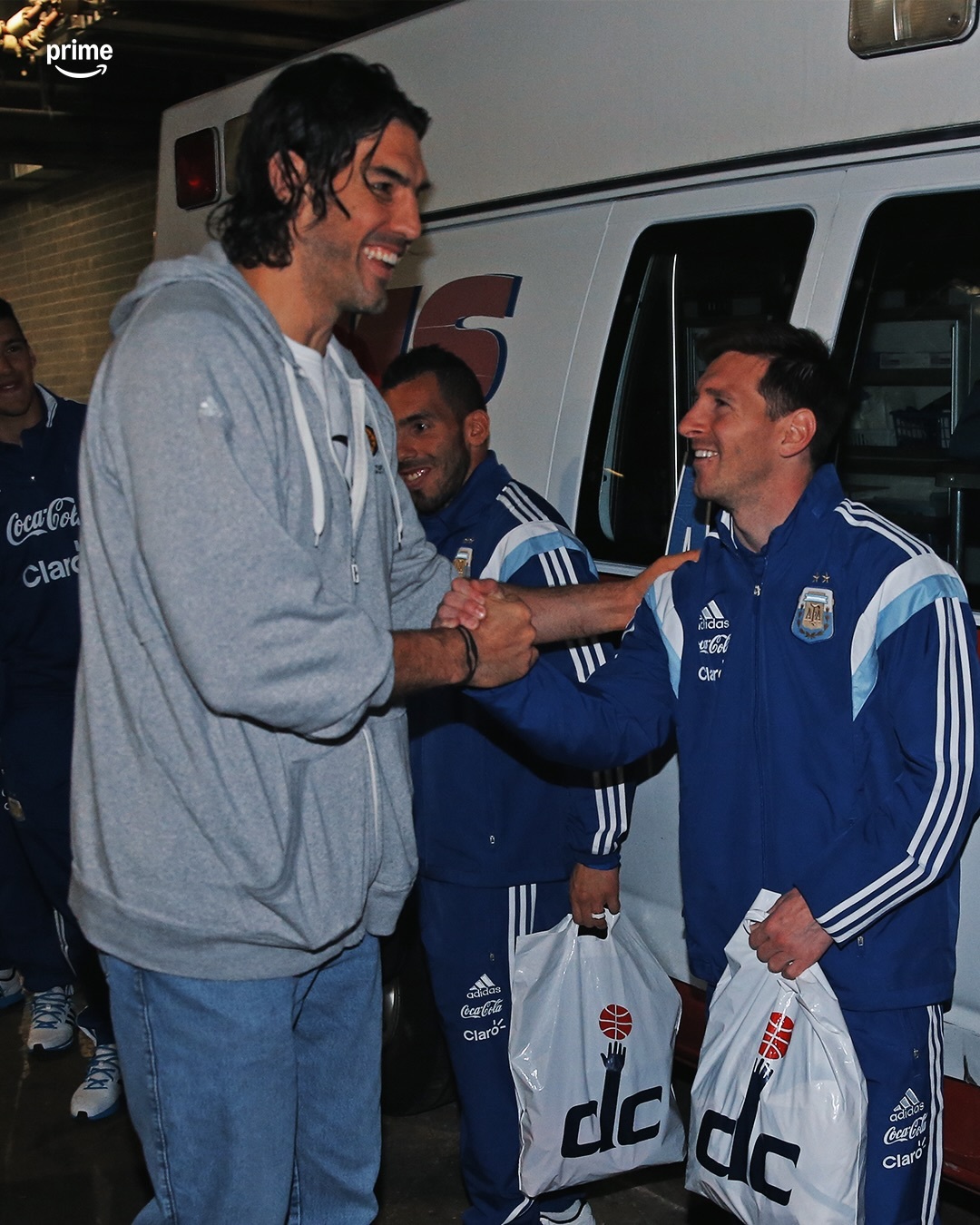 足球与篮球的互动！ 