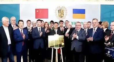 滴水之恩涌泉相报，这正是中国能走到今天的原因！
 
上世纪九十年代，是中国军工发