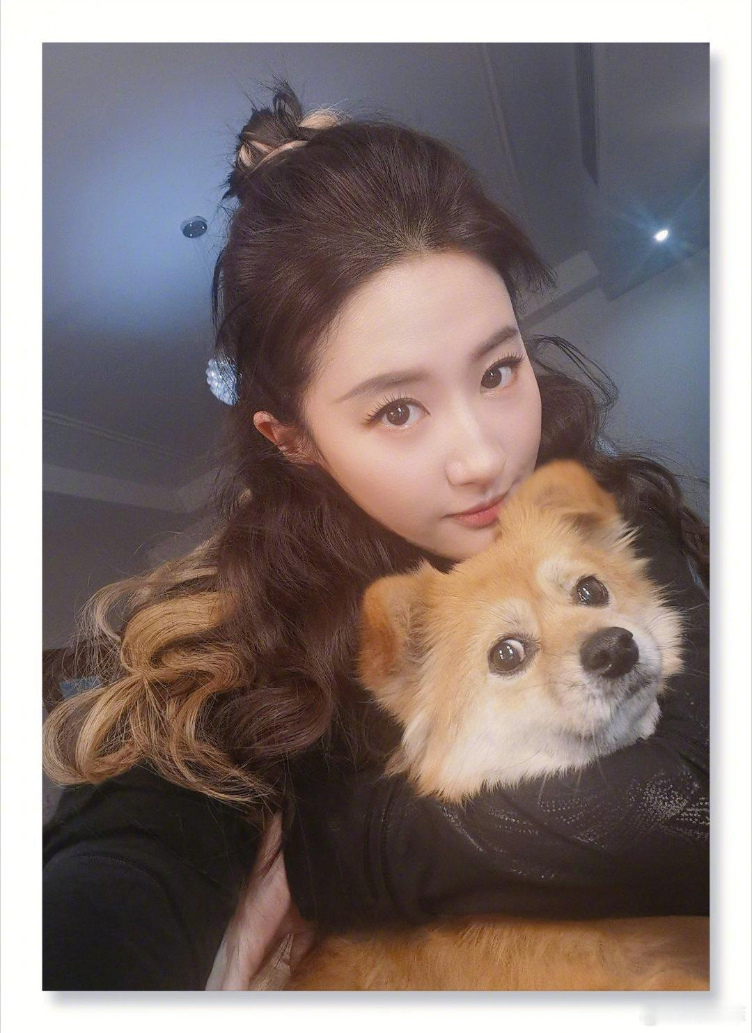 #刘亦菲挑染金发##刘亦菲金色挑染# 哇这个造型好好看！ ​ ​​​