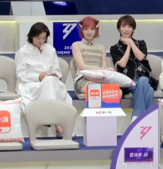 我也发现了…她后面选歌的时候队友在交流她在睡觉 