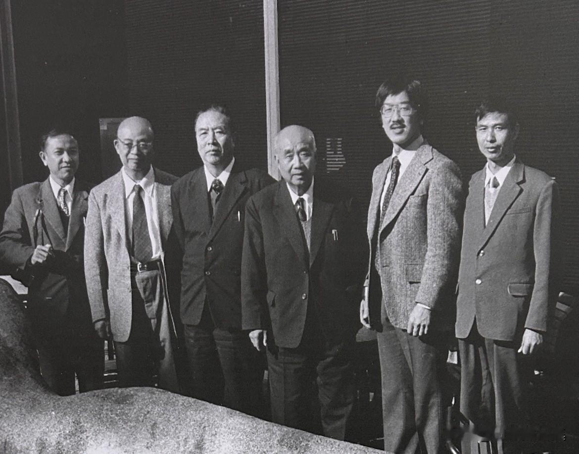1979年10月王天眷（右三）率中国科学院波谱考察团访美。在晚年时，他自豪地说：