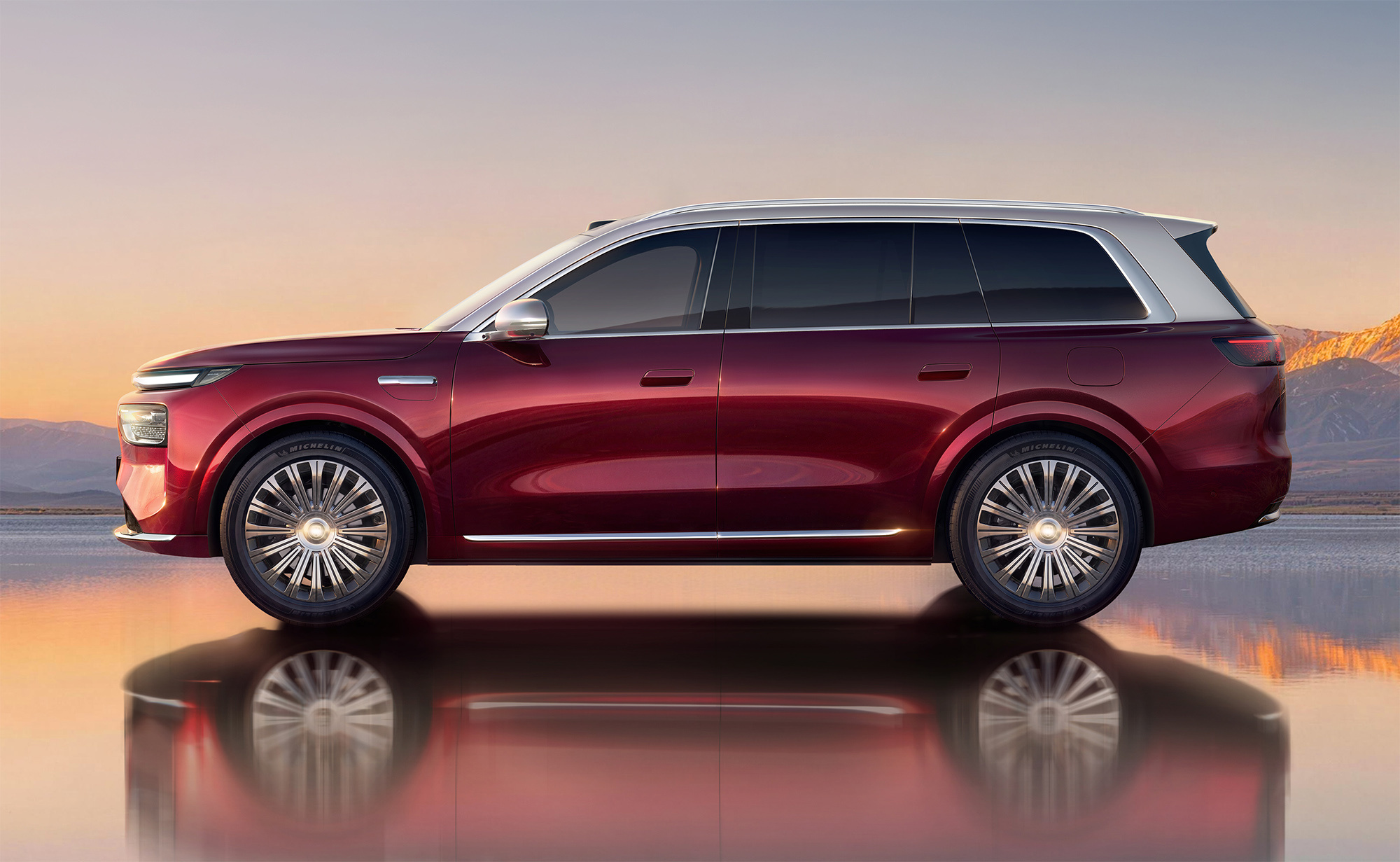 今天 奕境X9 将在晚上正式发布，刚才正面图也已经放出，加上前几天的侧面图，其实