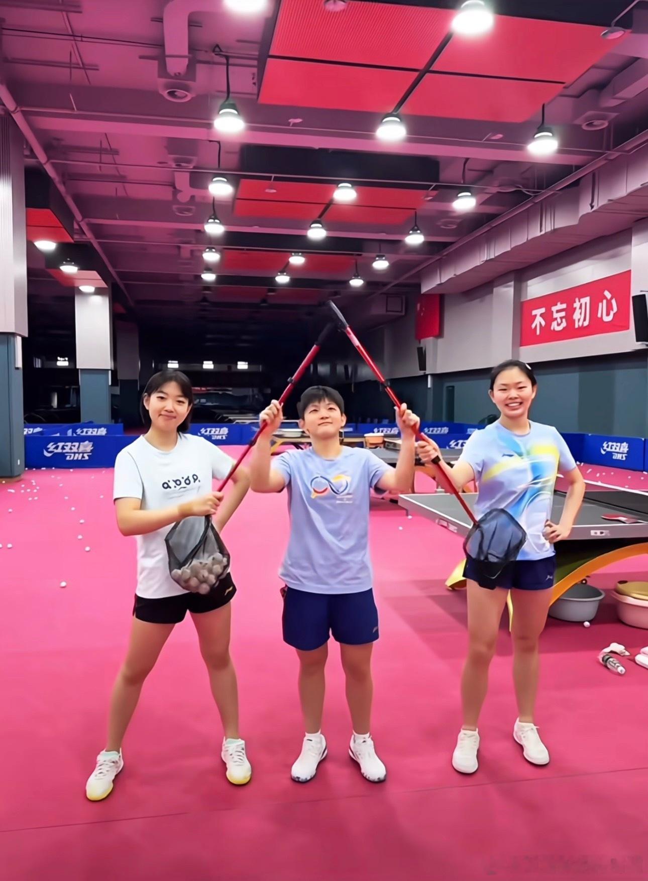 J队丝现在已经压抑不住在贷款海产退休之后这仨“挑大梁”了你们就梦吧大梁挑不起来 