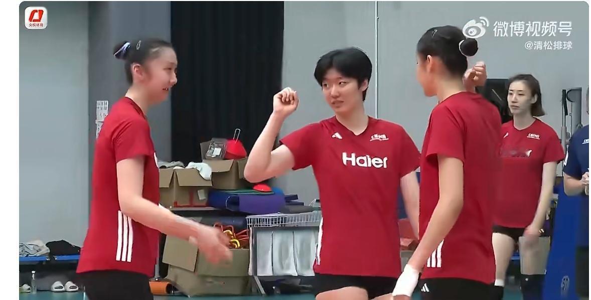 亚锦赛14人名单出炉，赵勇还是带了四名副攻，看看，中国女排副攻线人选都在这儿了，