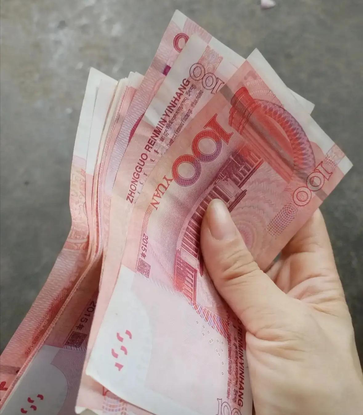 故意问婆婆和亲妈借2000块钱，看看婆婆和妈妈的反应。

这类试探视频在短视频平