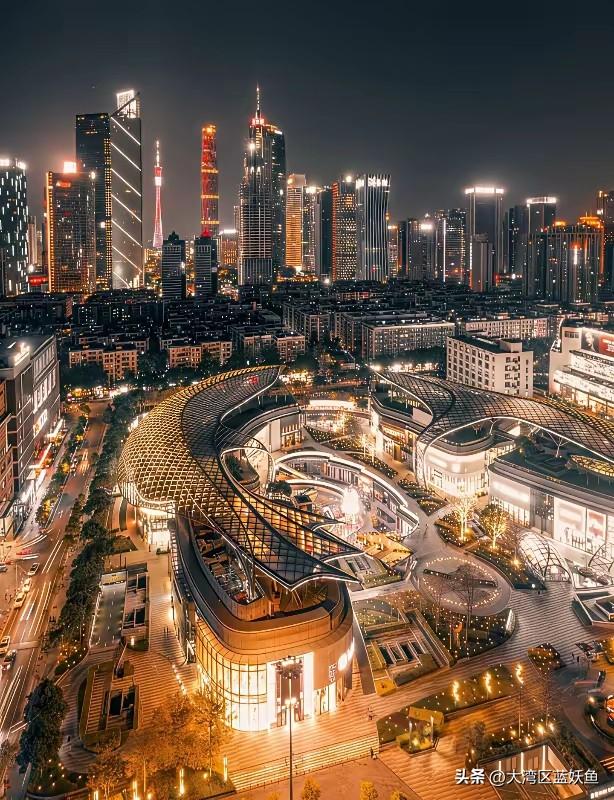 广州这城市有意思，GDP冲3.2万亿的时候，旅游收入才占个零头，7.6%——说出